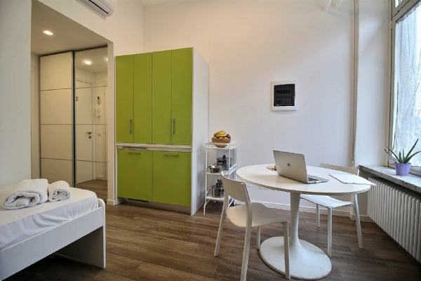 LARGO SERENI 1, MILANO  -  CAMERA ATTREZZATA (SER B8)